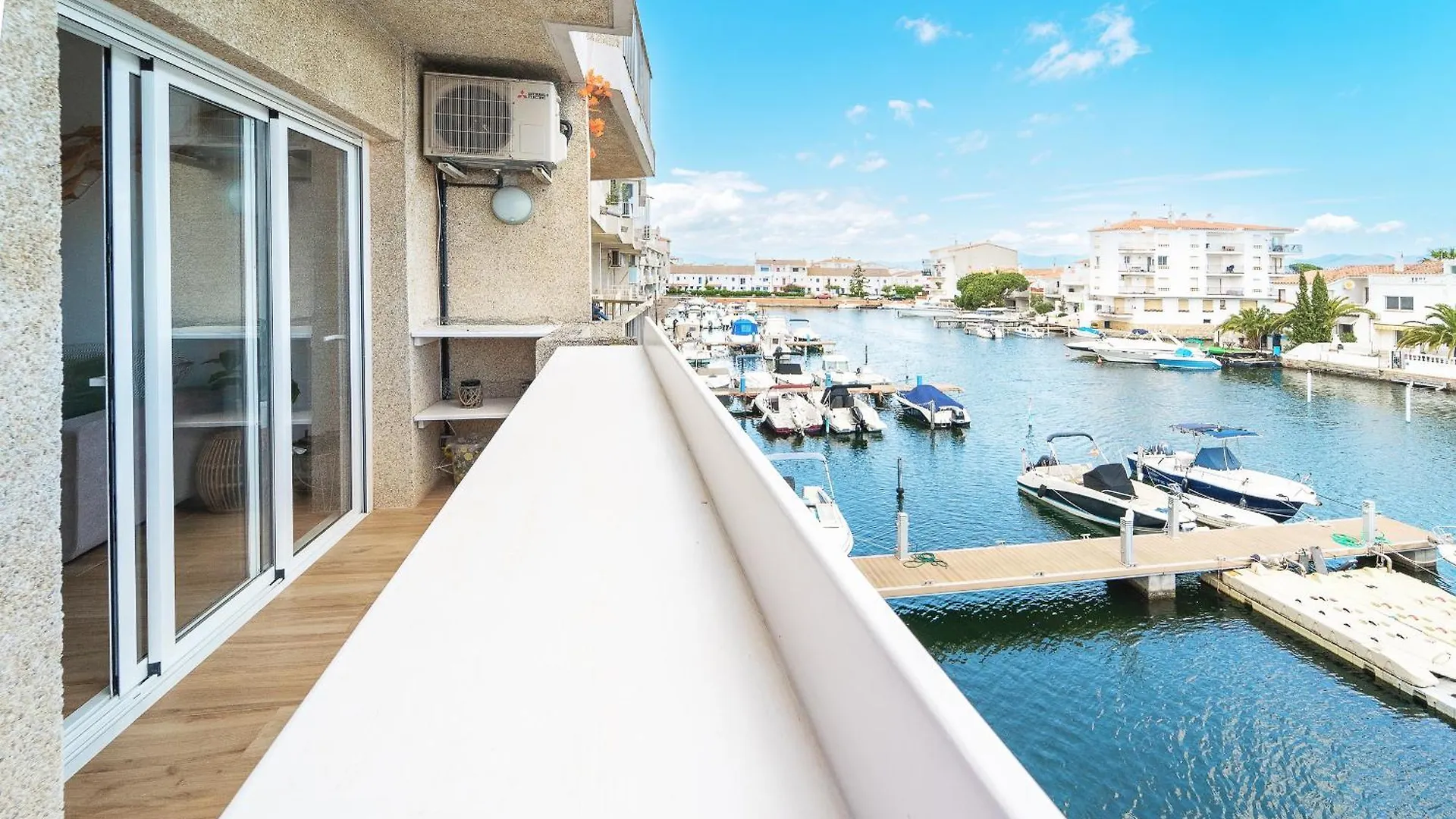 Apartment Welcs Apartamento 143 Emp Con Vistas Al Canal Empuriabrava Spain